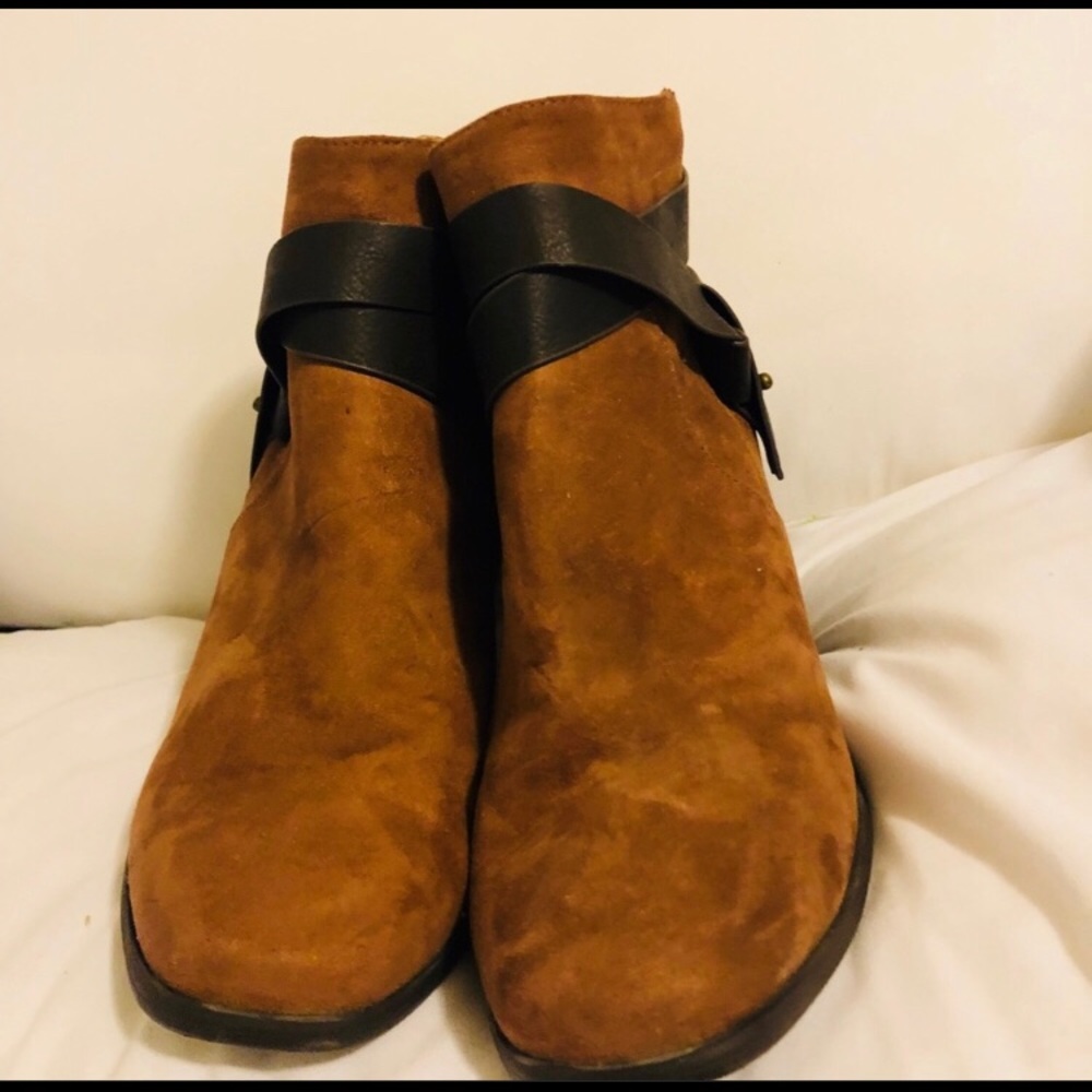 Express suede booties - Picture 2 of 3